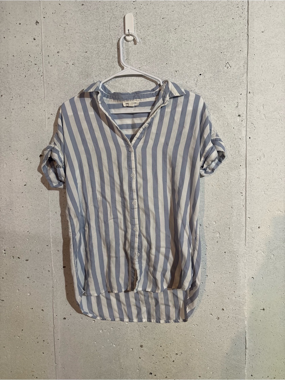 BeachLunchLounge Casual Button Down Short Sleeve Shirt | Size: Small